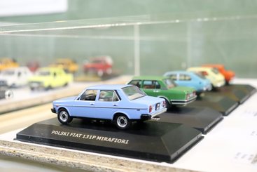 Duże zainteresowanie wystawą miniaturowych pojazdów w Bibliotece Miejskiej w Wieluniu. 9 maja spotkanie z jej właścicielem